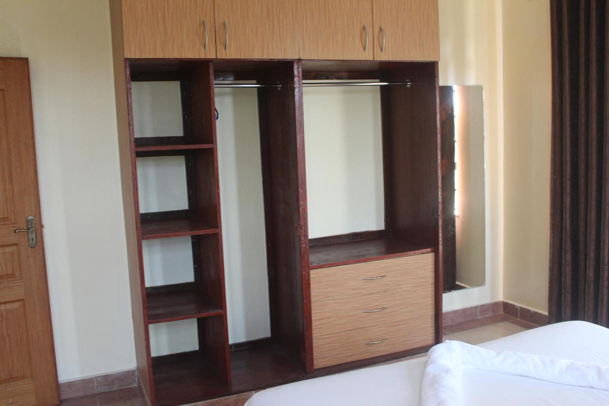Eshborns House - Near Jomo Kenyatta International Airport And Sgr With Shuttle Services Syokimau Esterno foto