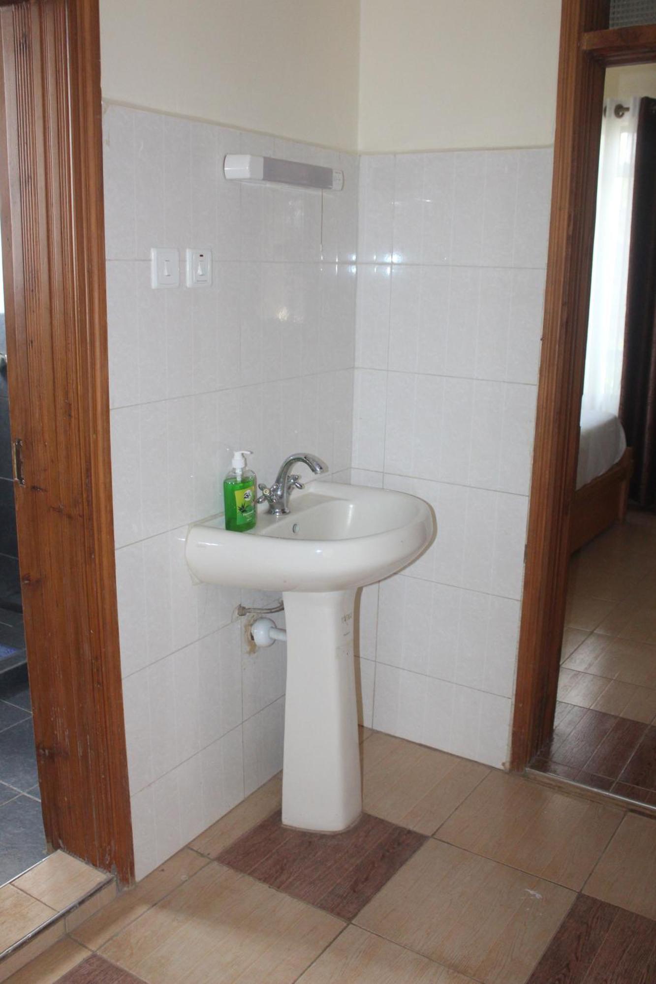 Eshborns House - Near Jomo Kenyatta International Airport And Sgr With Shuttle Services Syokimau Esterno foto
